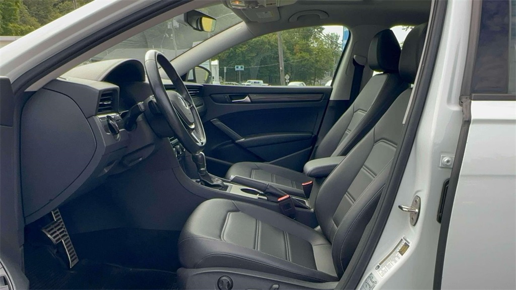 2020 Volkswagen Passat 2.0T R-Line photo 13