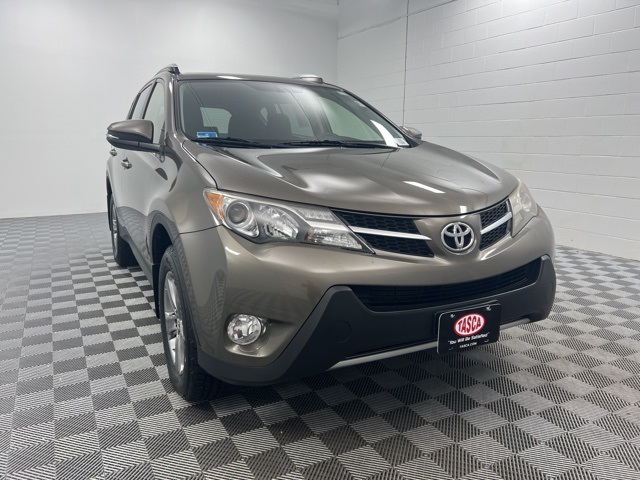 2015 Toyota RAV4 XLE photo 2
