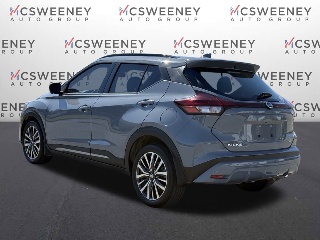 2021 Nissan Kicks SR photo 3