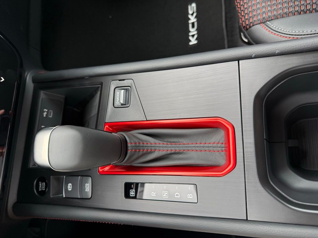 2026 Nissan Kicks SR photo 18