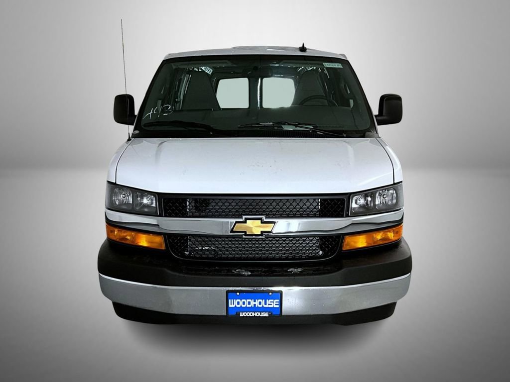 2025 Chevrolet Express Cargo 3500 photo 2