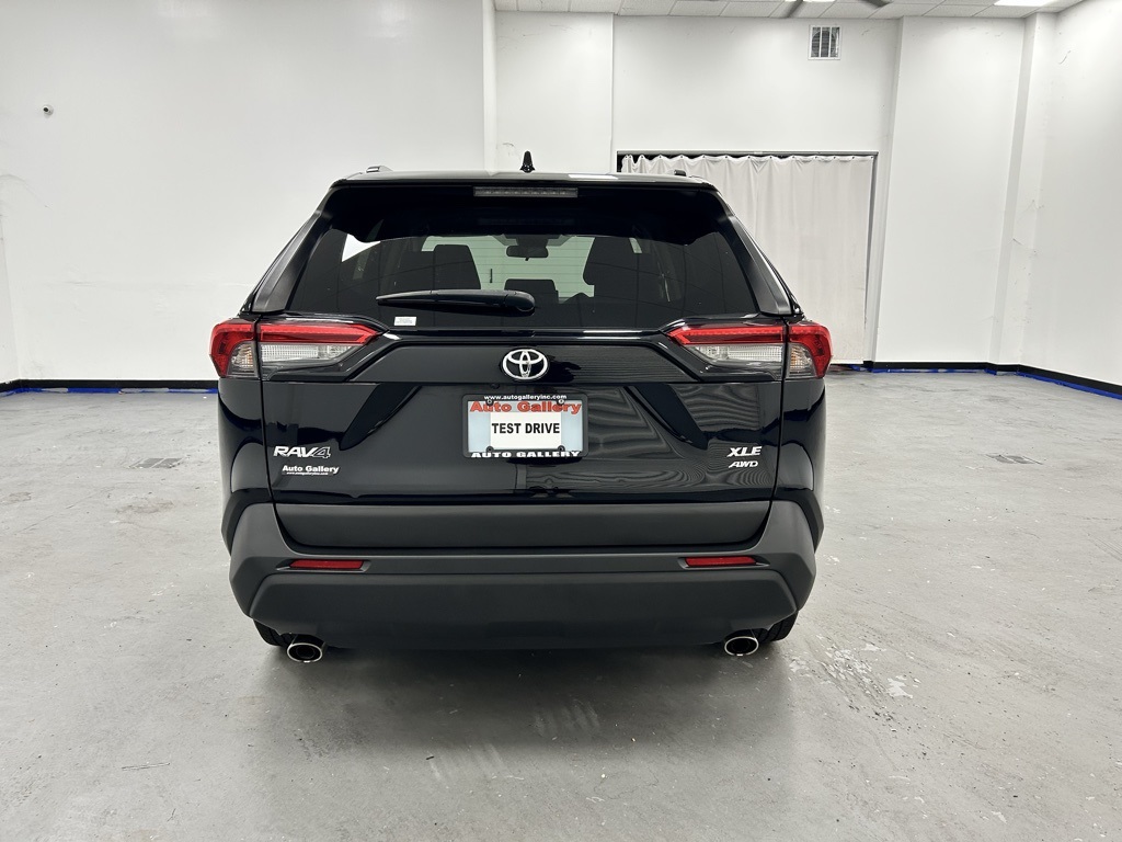 2022 Toyota RAV4 XLE photo 4