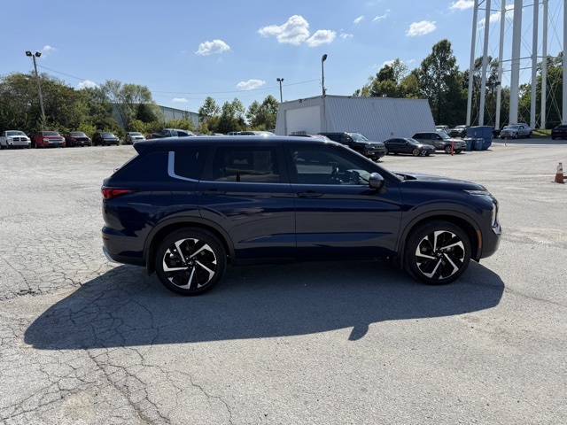 2024 Mitsubishi Outlander SE Black Edition photo 4