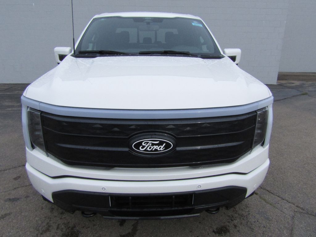2025 Ford F-150 Lightning Platinum photo 2