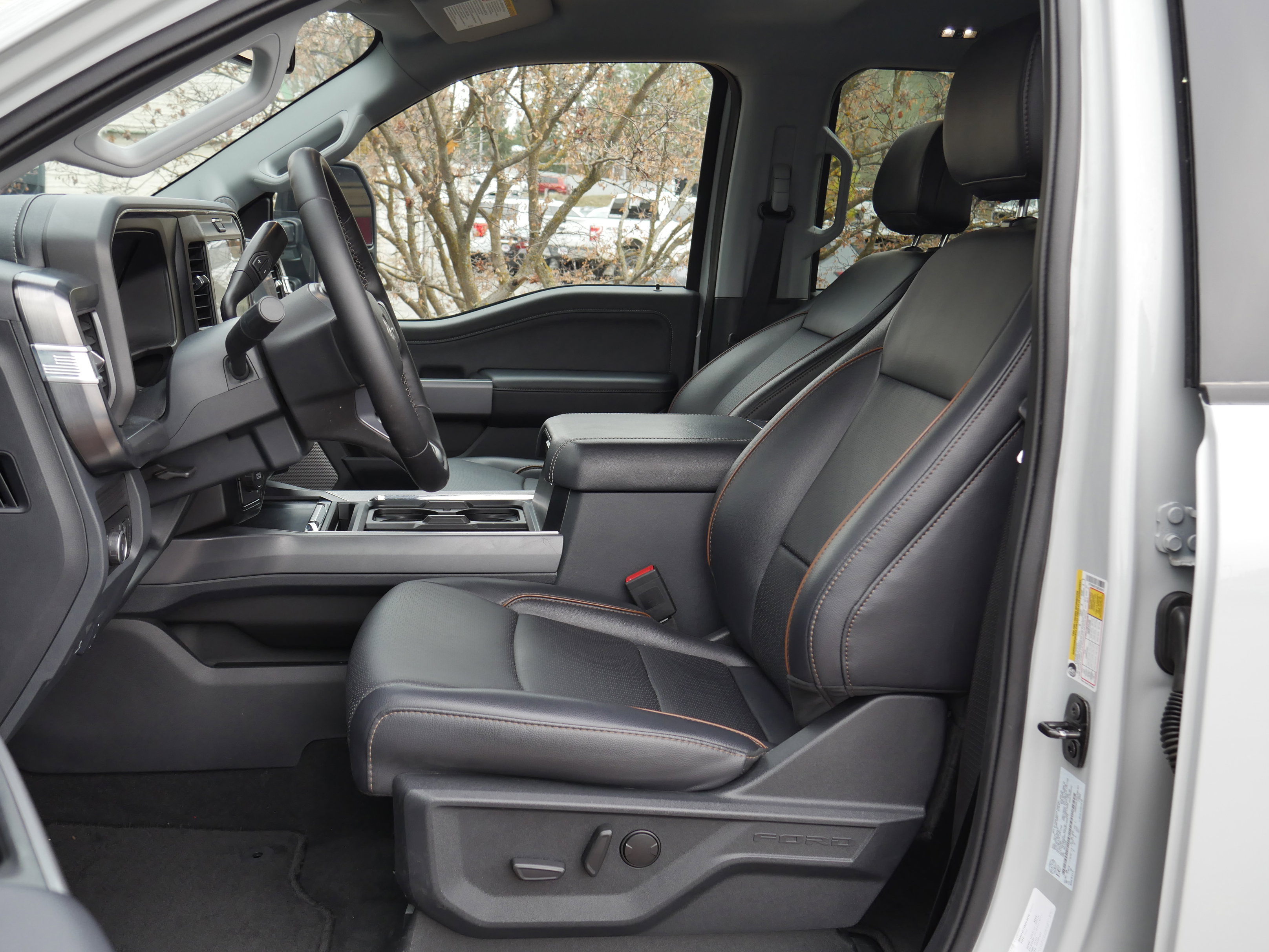 2025 Ford F-450 Lariat photo 3