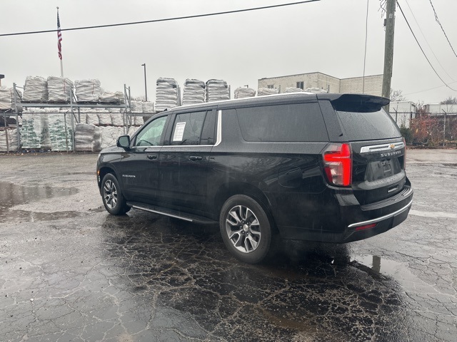 2023 Chevrolet Suburban LT photo 3