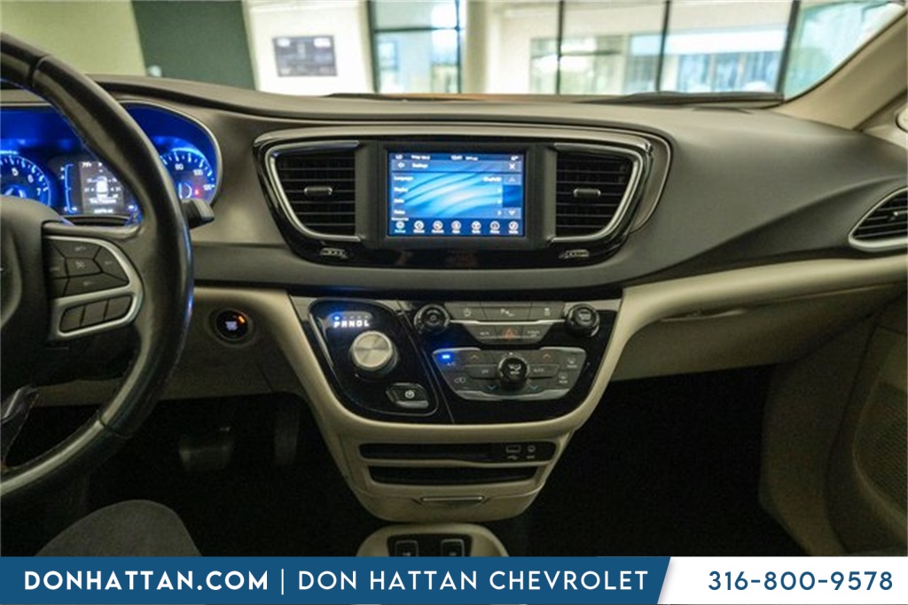 2020 Chrysler Pacifica Touring L photo 8