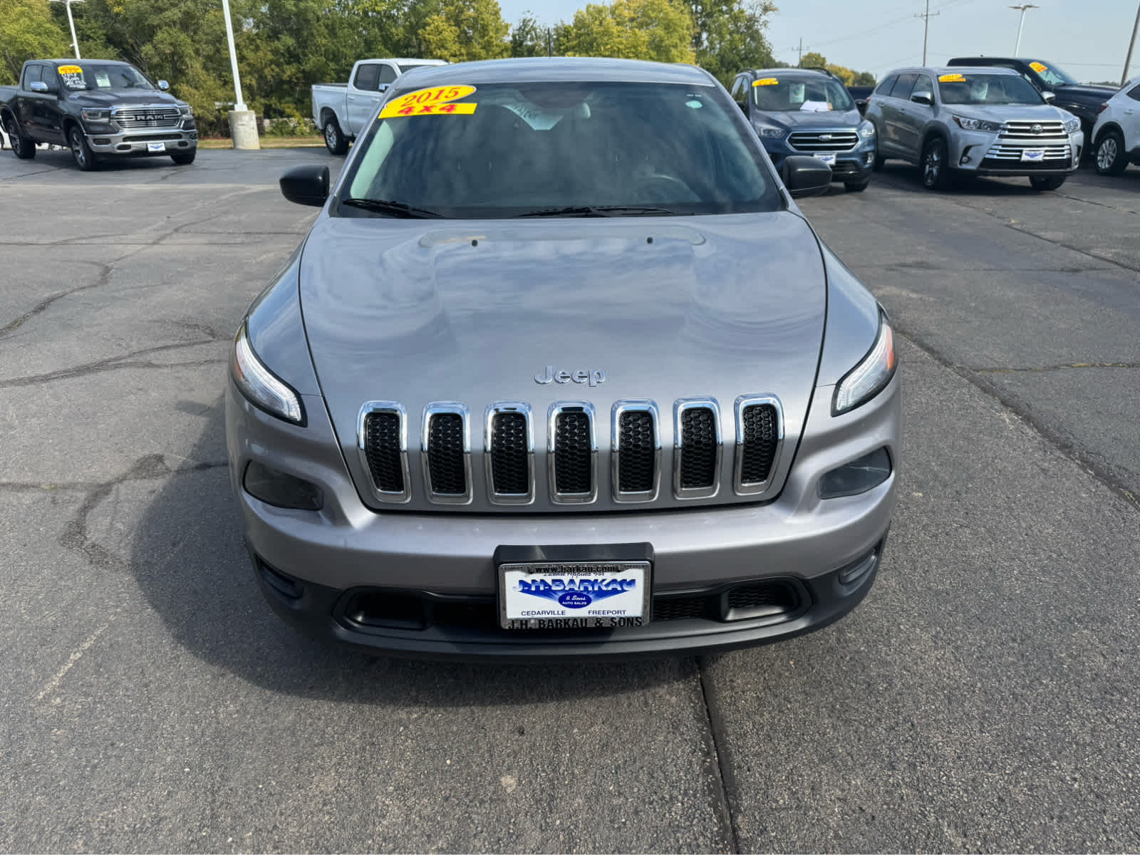 2015 Jeep Cherokee Sport photo 8