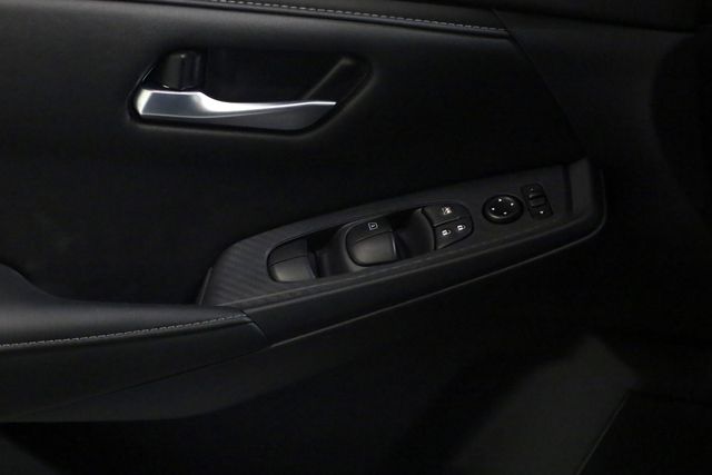 2025 Nissan Sentra SV photo 11