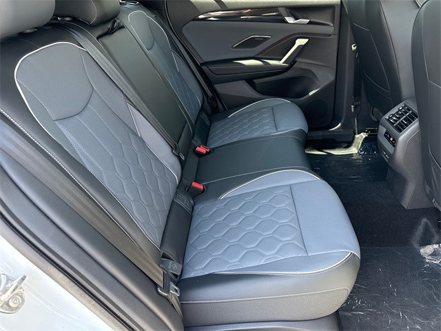 2025 Volkswagen Tiguan SEL R-Line Black photo 17
