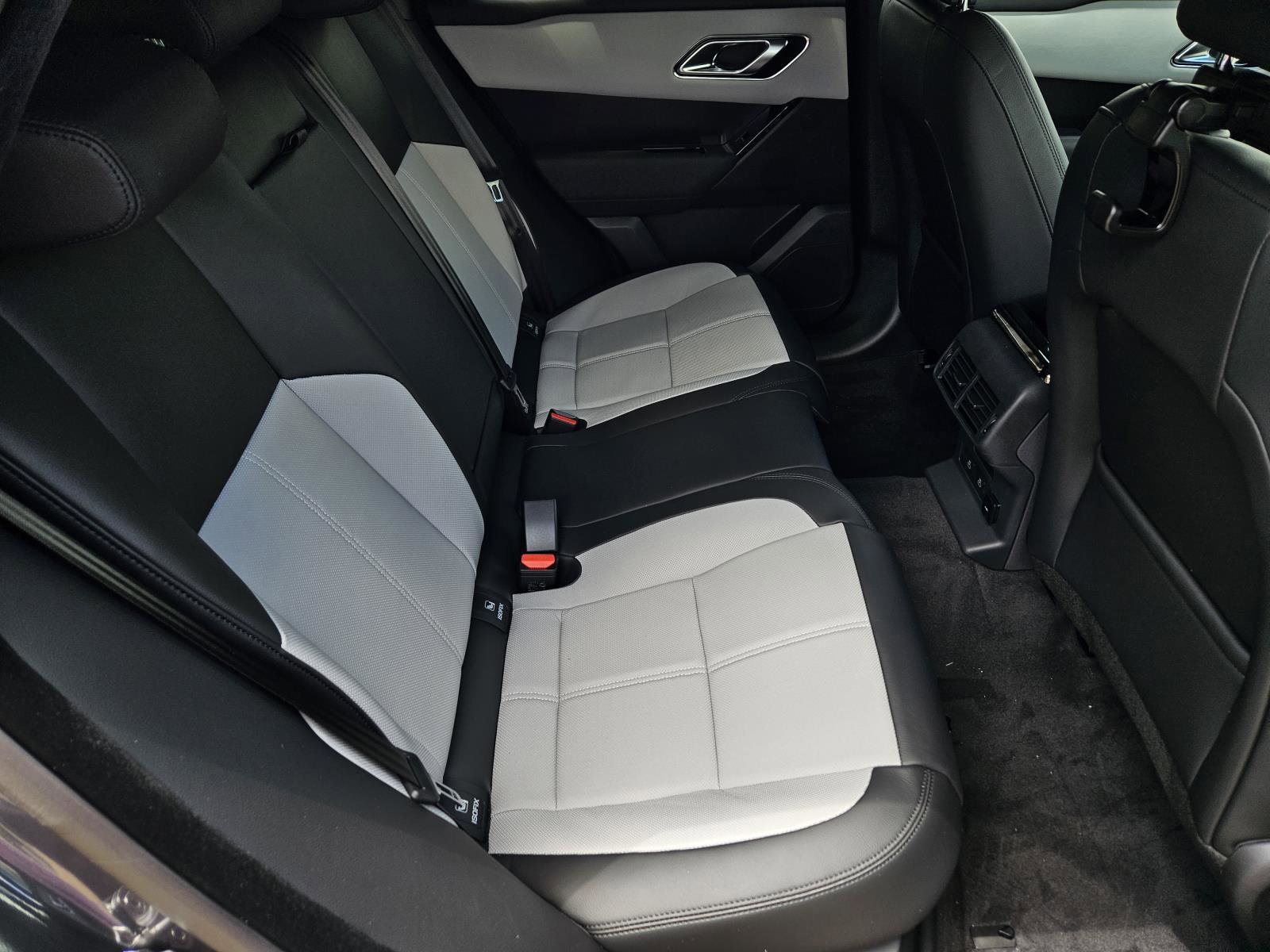 2026 Land Rover Range Rover Velar SE photo 35