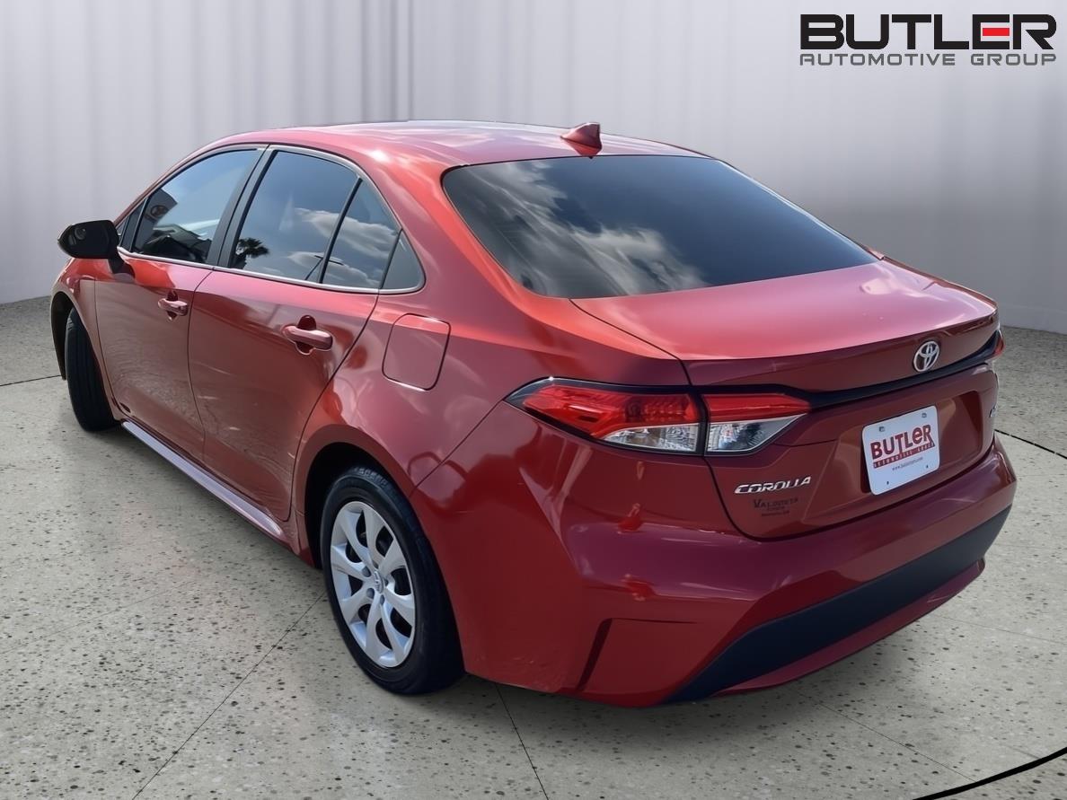 2021 Toyota Corolla LE photo 3