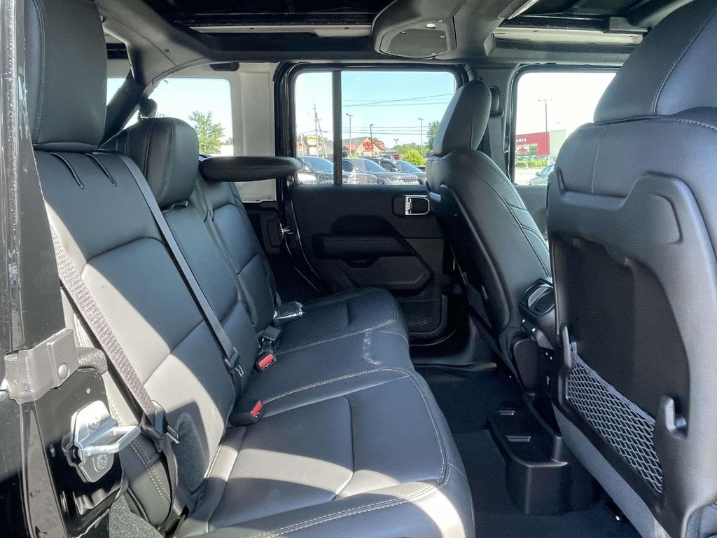 2025 Jeep Wrangler Sahara photo 16