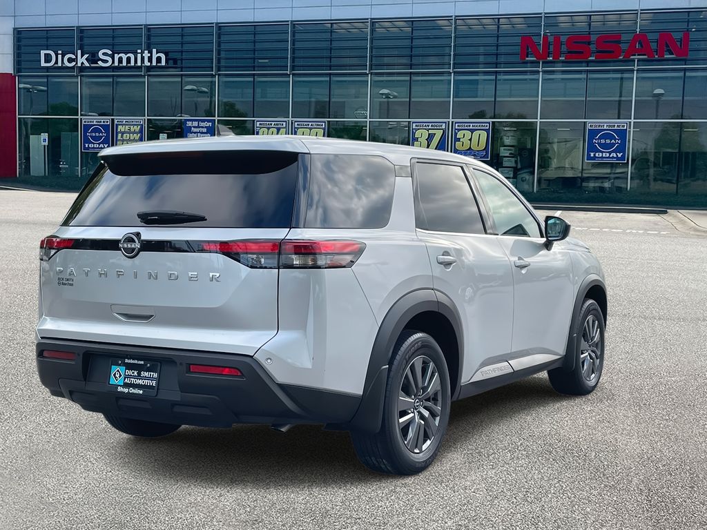 2024 Nissan Pathfinder S photo 4