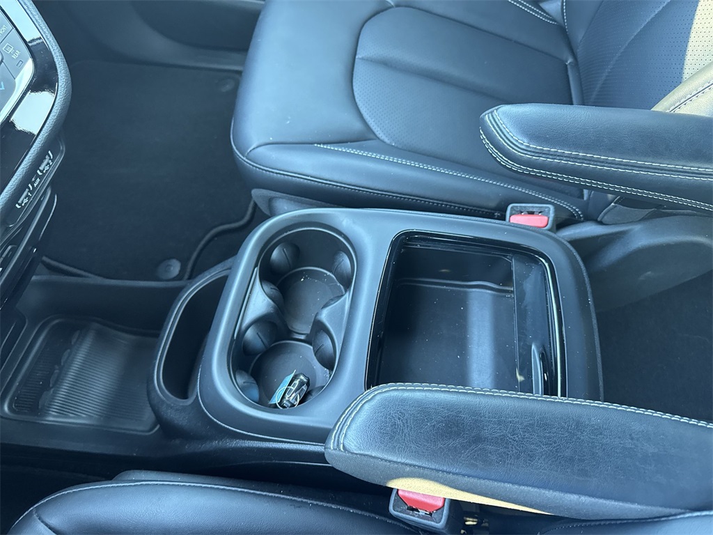 2024 Chrysler Pacifica Touring L photo 24