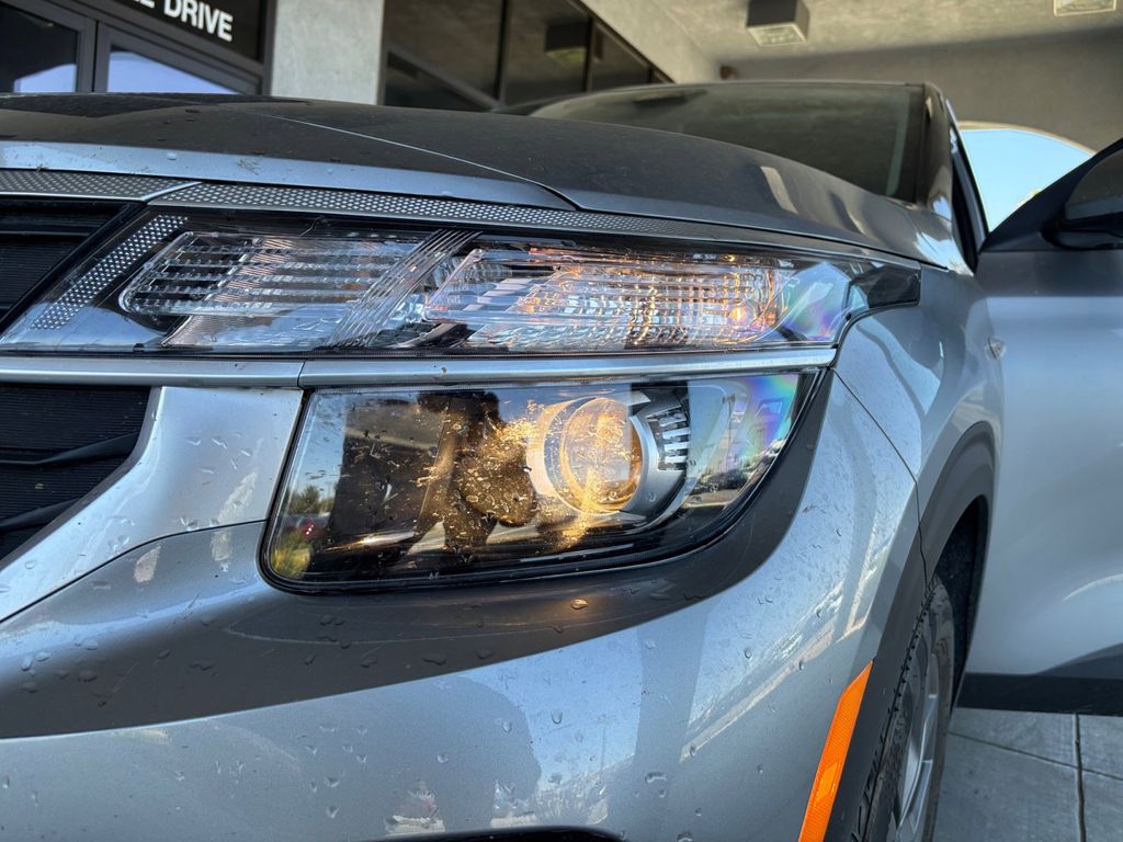 2025 Kia Seltos LX photo 25