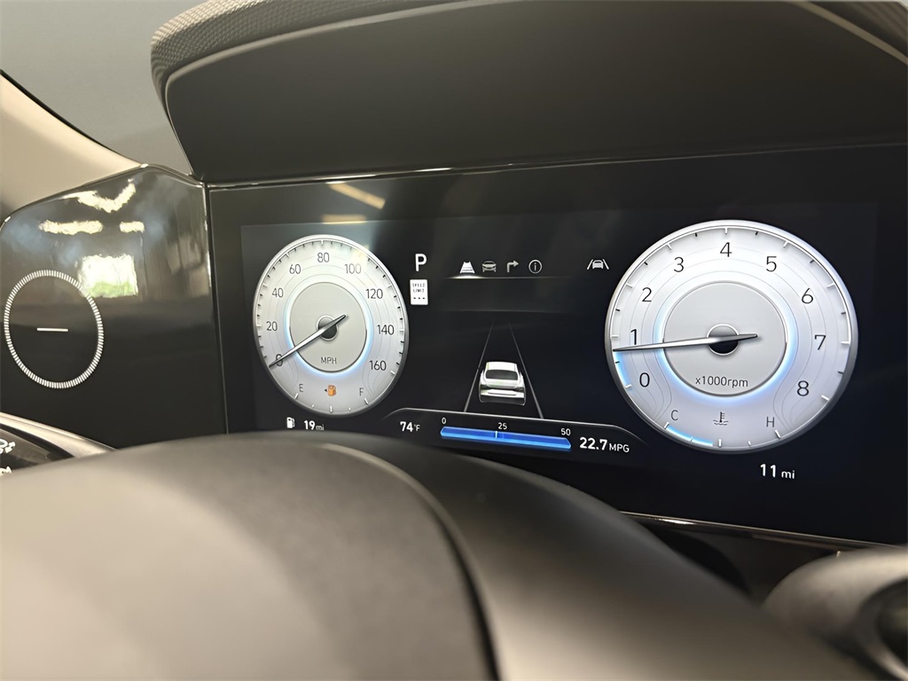 2025 Hyundai Elantra Limited photo 10