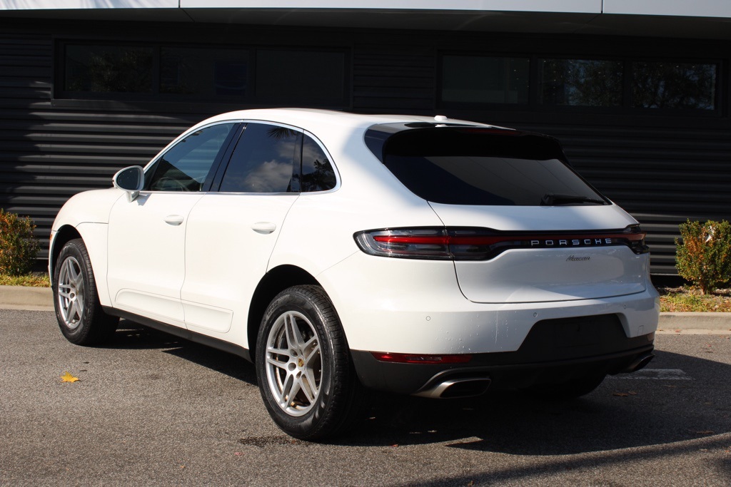 2021 Porsche Macan Base photo 3