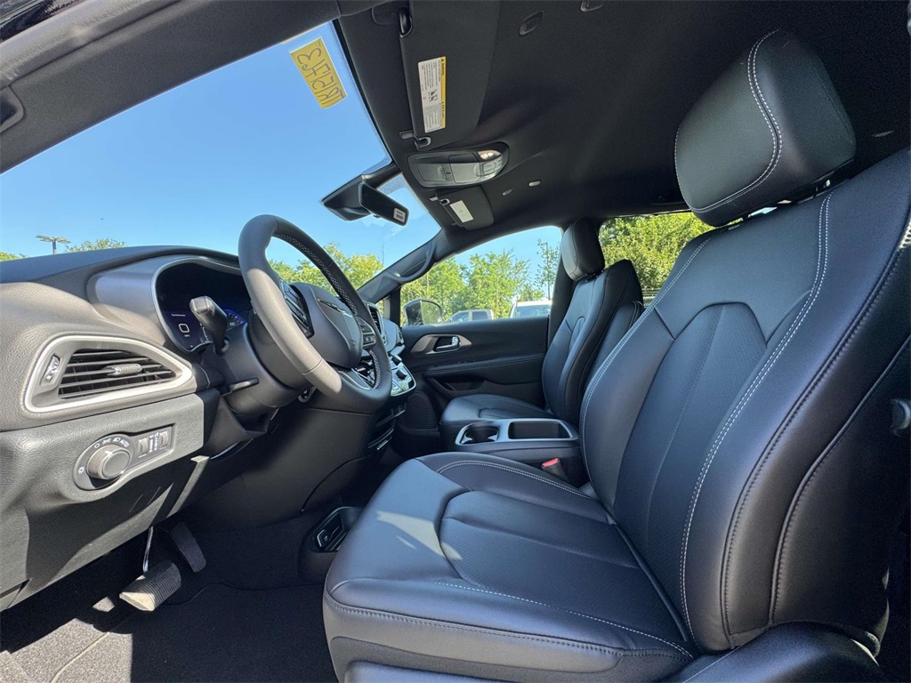 2026 Chrysler Voyager LX photo 13