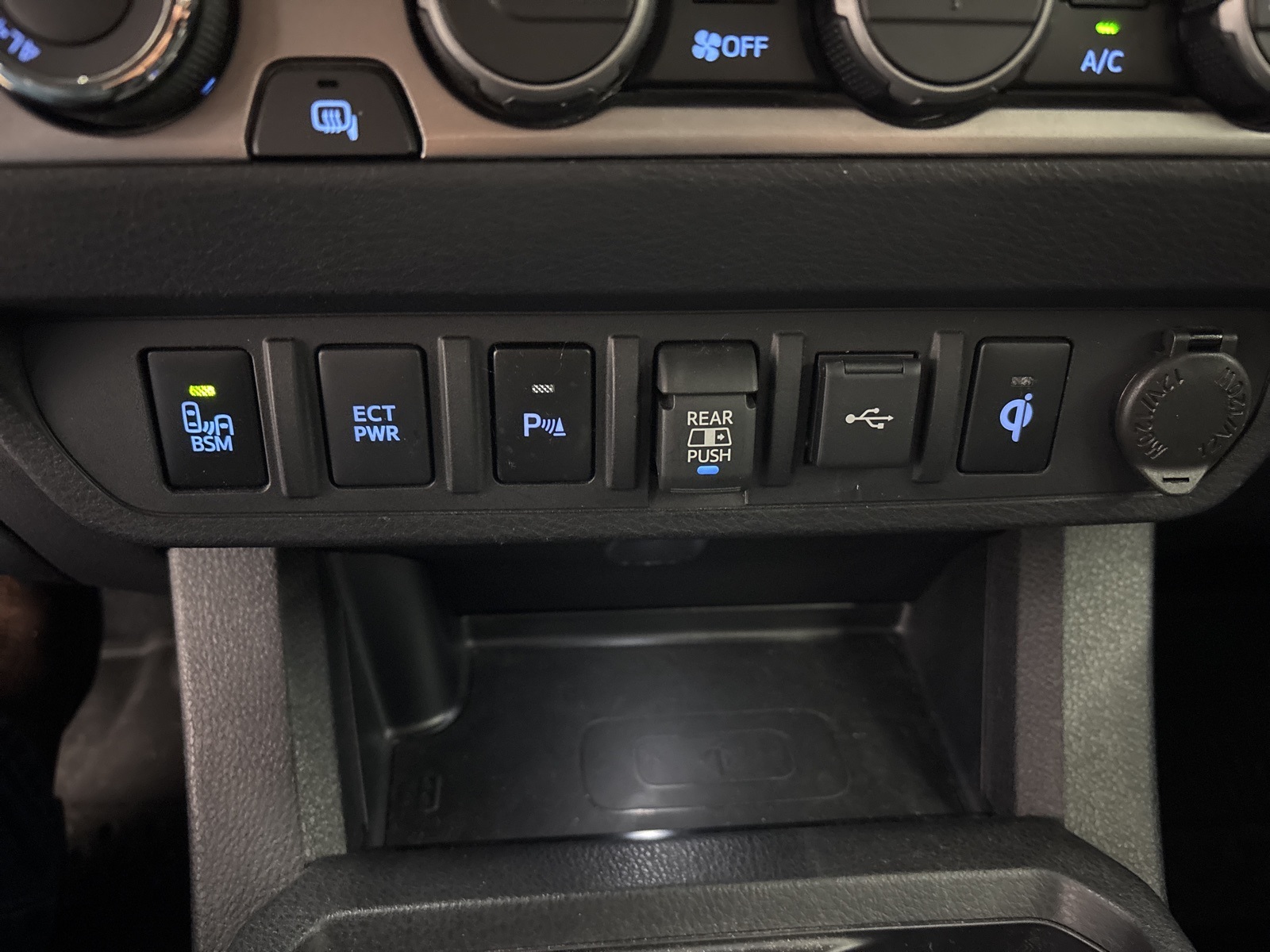 2022 Toyota Tacoma Limited photo 10