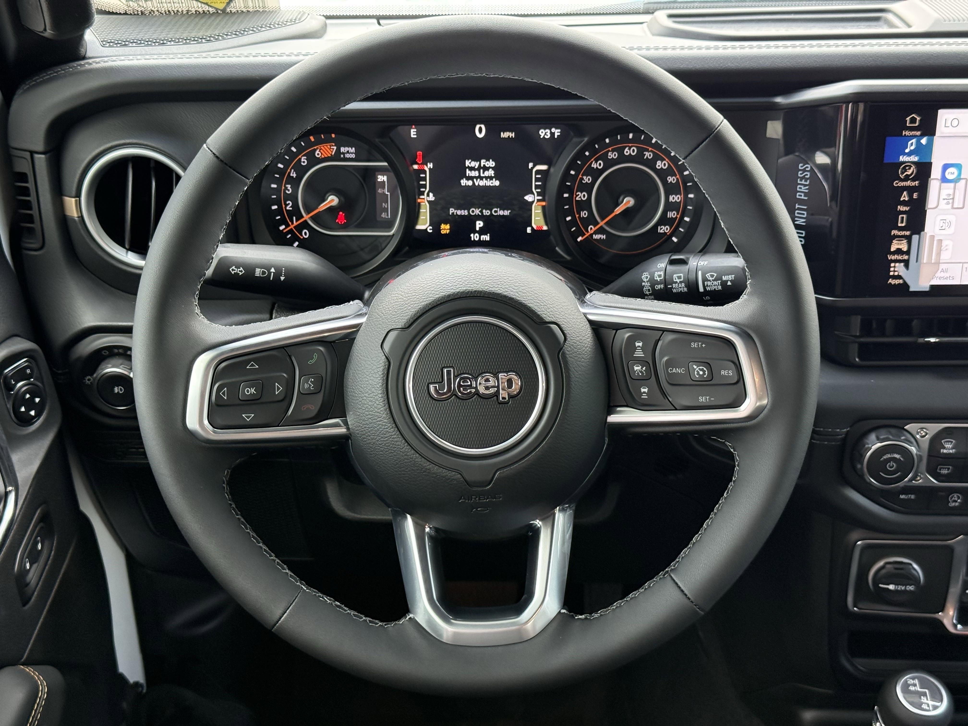 2025 Jeep Wrangler Sahara photo 4