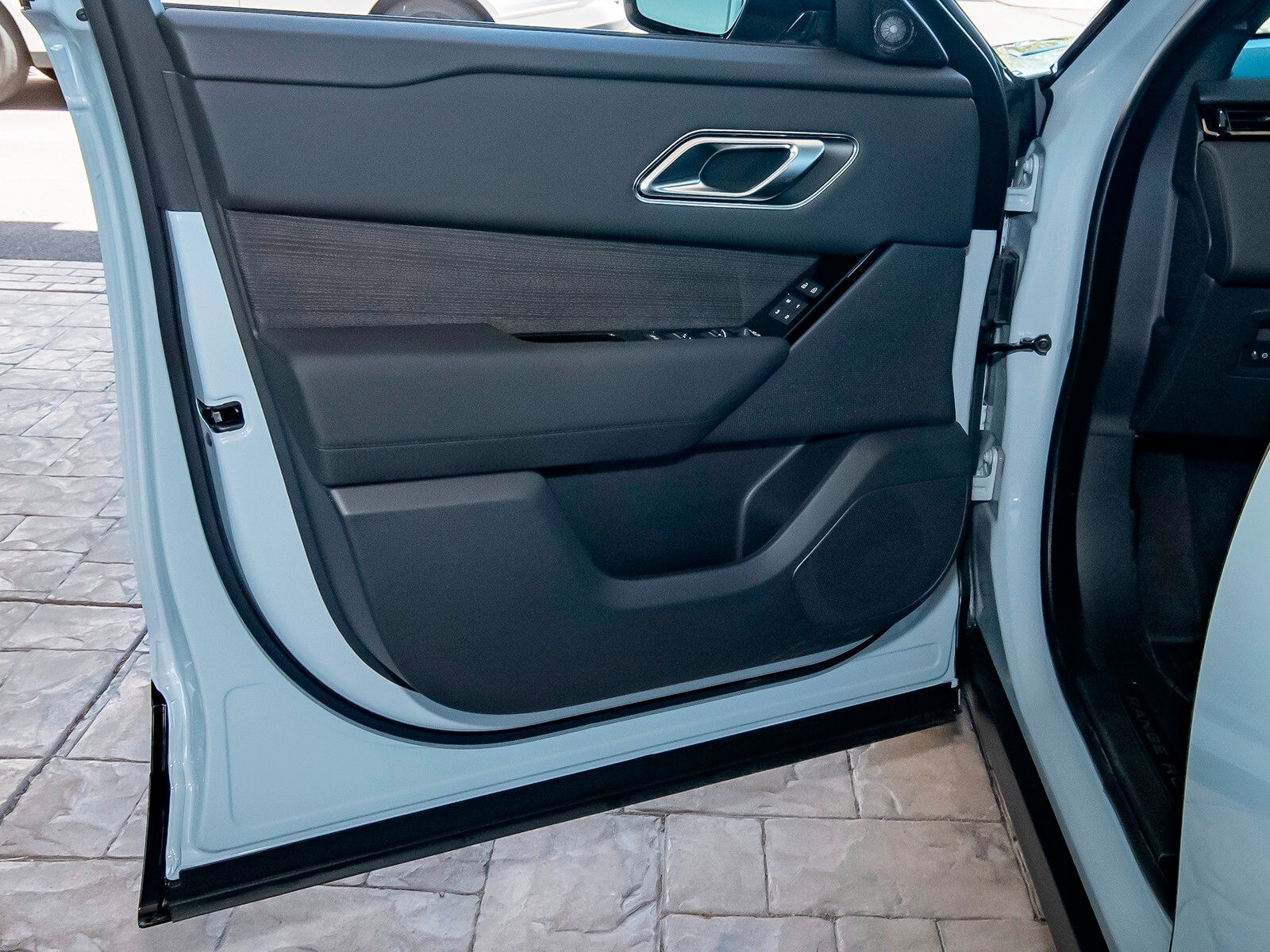 2025 Land Rover Range Rover Velar SE photo 27