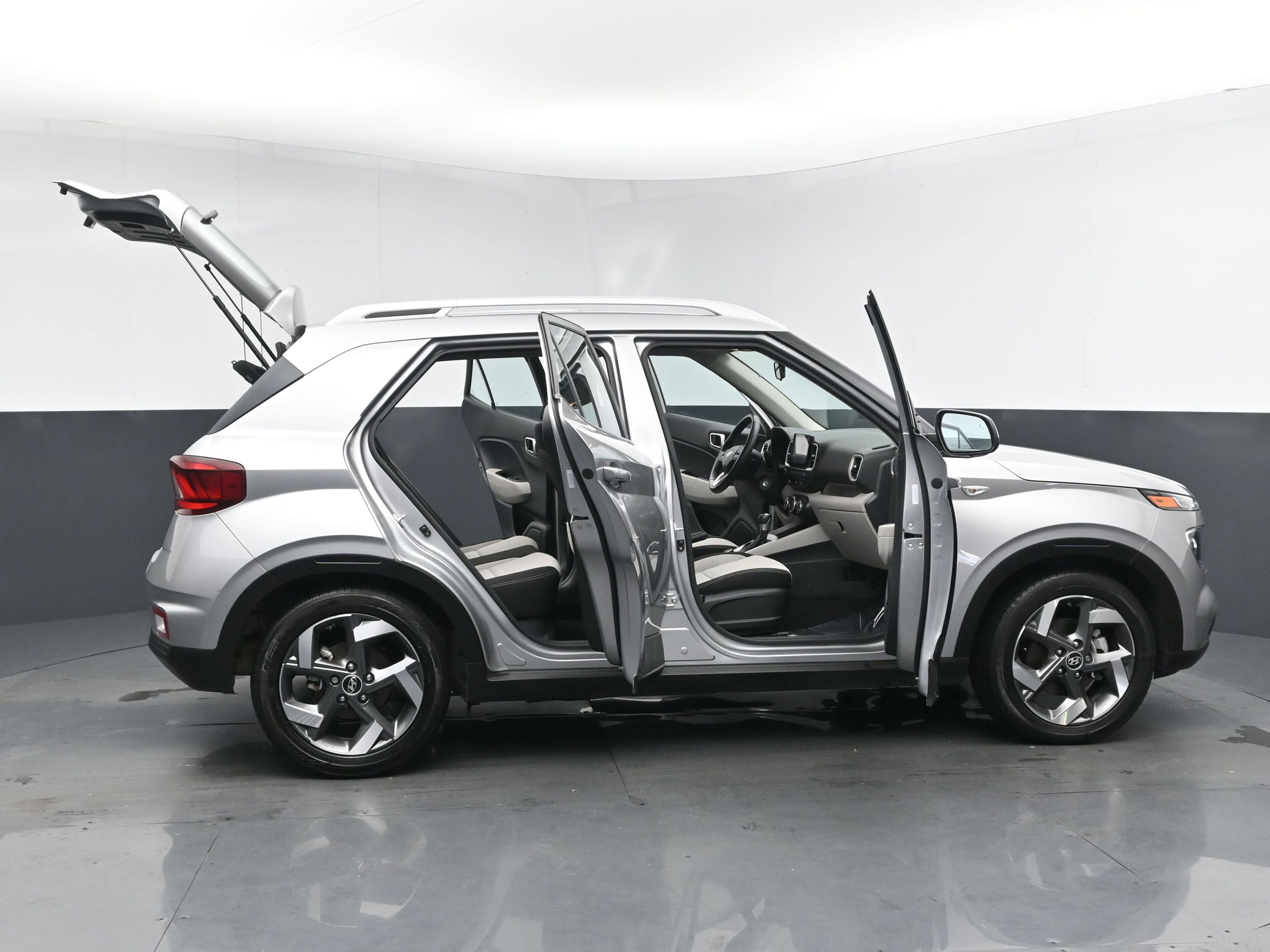 2023 Hyundai Venue SEL photo 27