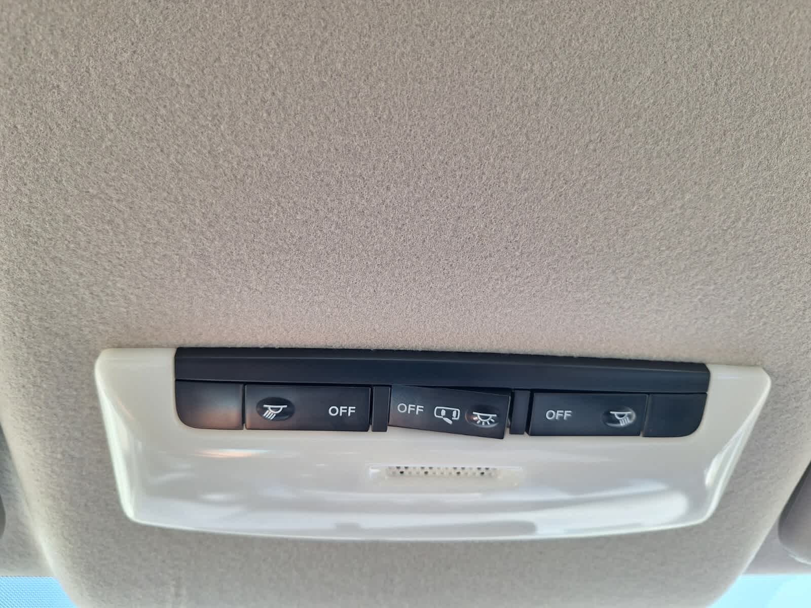 2025 Nissan Versa SV photo 18