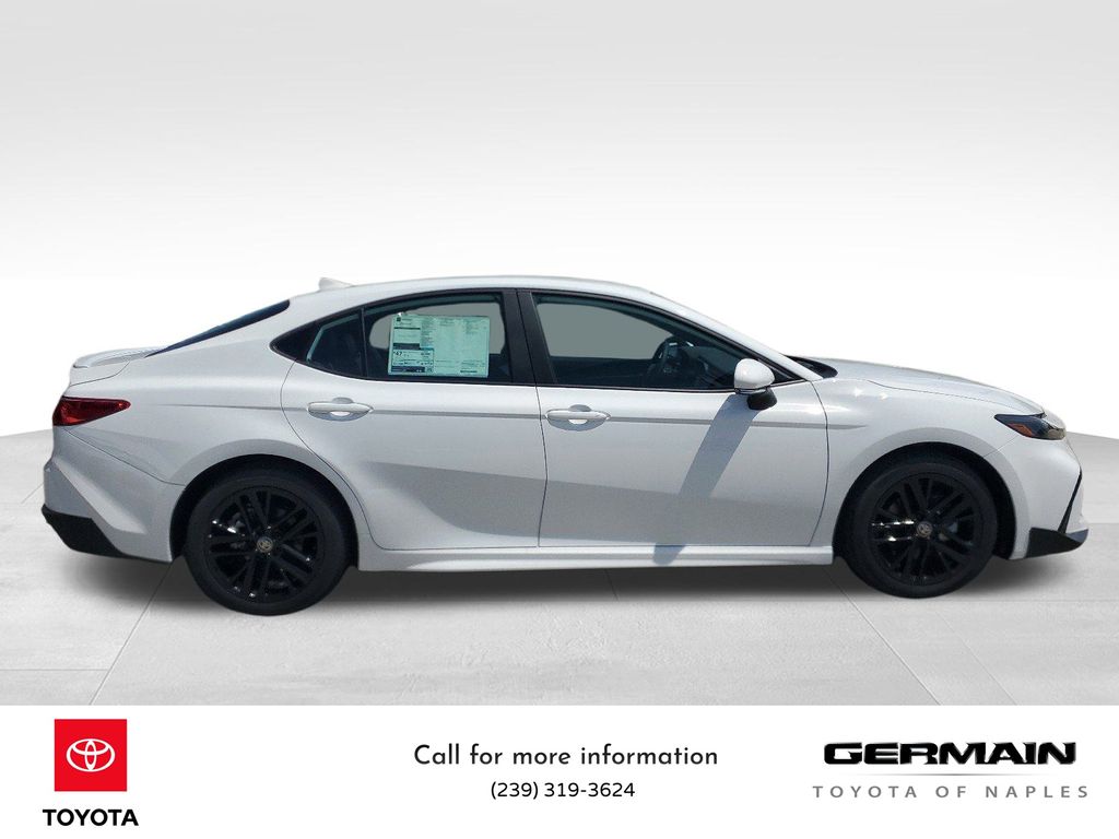 2025 Toyota Camry SE photo 3