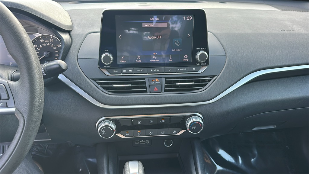 2022 Nissan Altima 2.5 SV photo 22