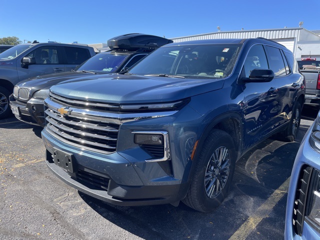 2025 Chevrolet Traverse 2LT photo 3