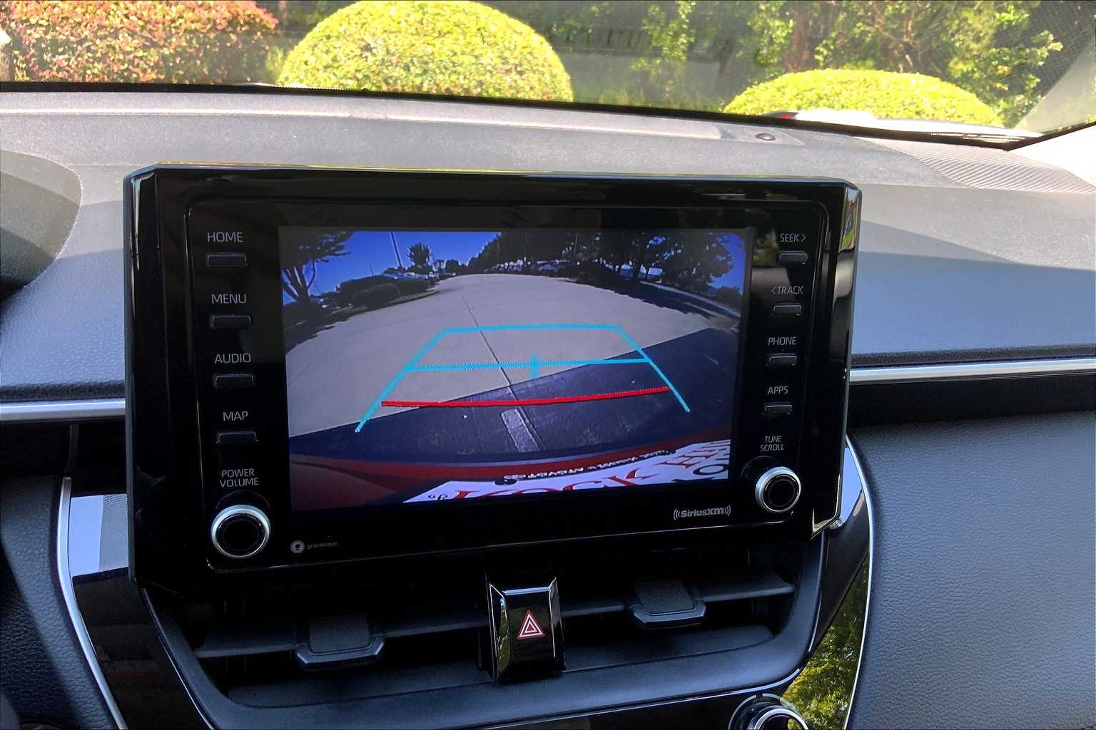 2022 Toyota Corolla Cross LE photo 25