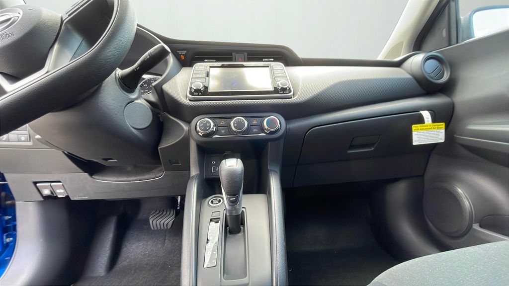2025 Nissan Kicks Play S photo 10