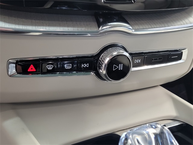 2022 Volvo XC60 Recharge Hybrid T8 Inscription photo 19