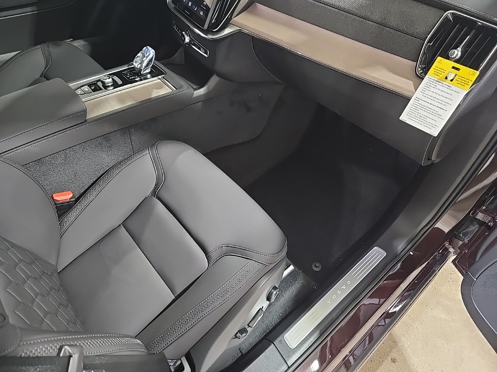 2026 Volvo XC90 Plus photo 21
