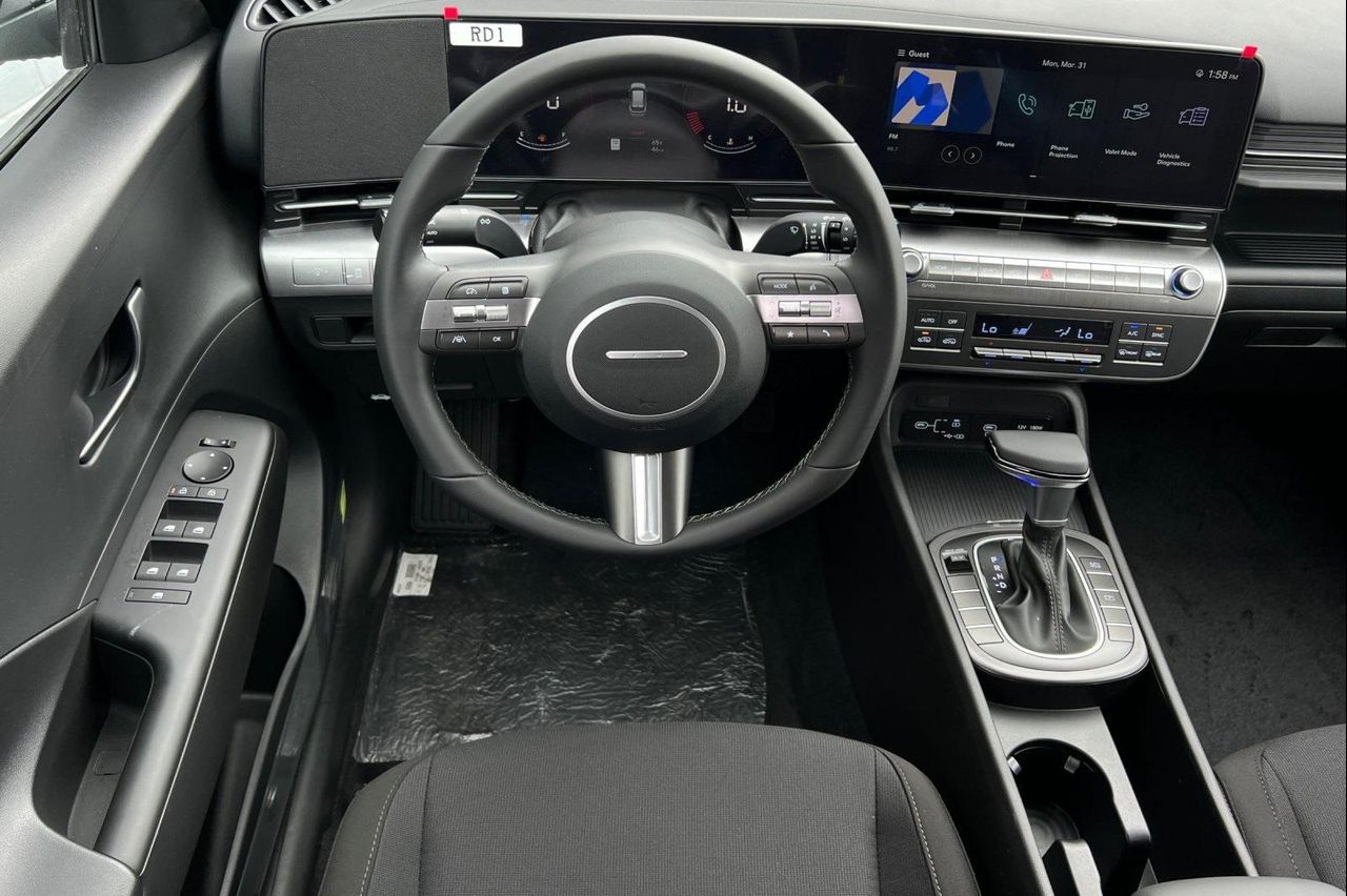 2025 Hyundai Kona SEL photo 16