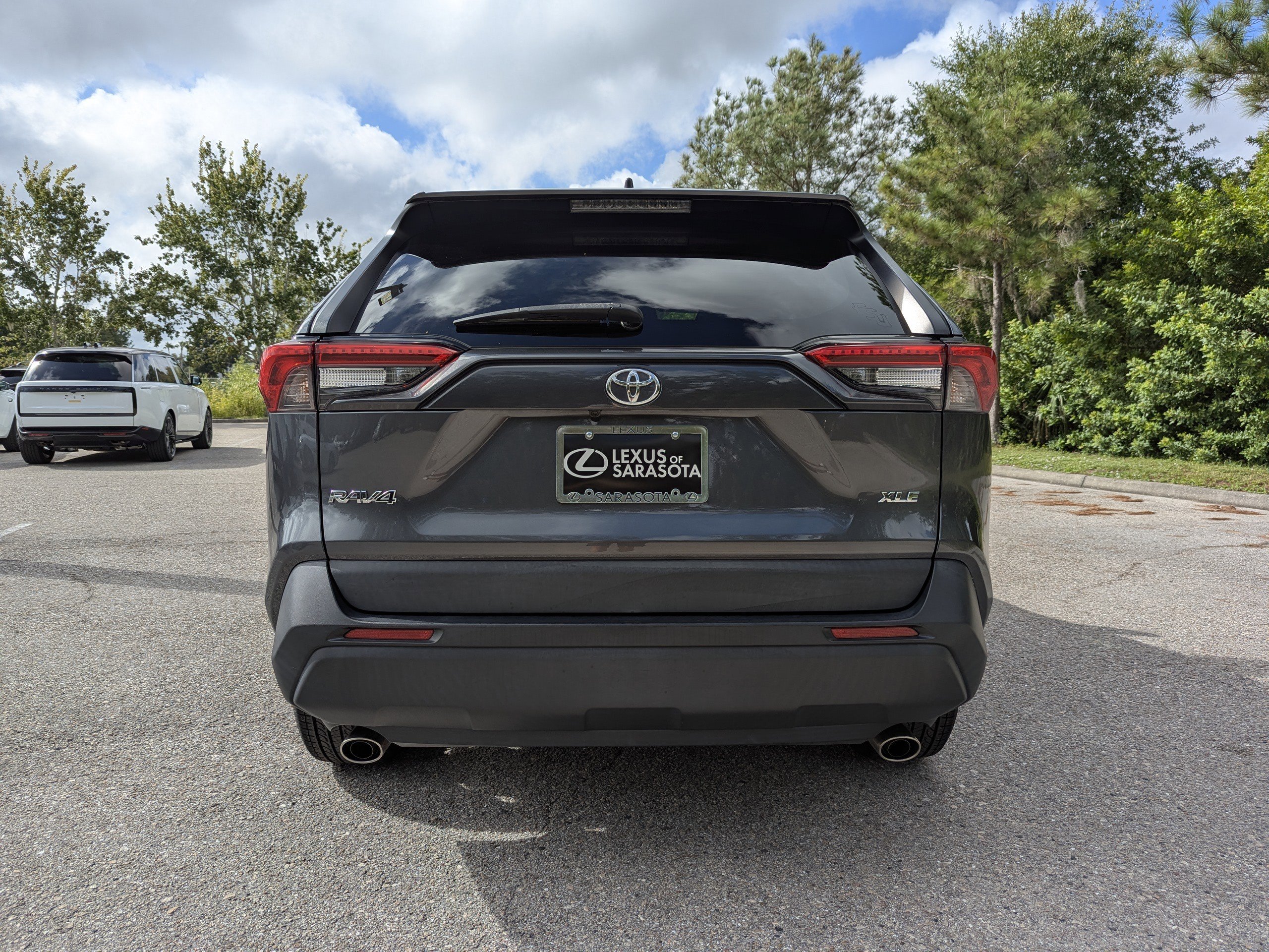 2021 Toyota RAV4 XLE Premium photo 3
