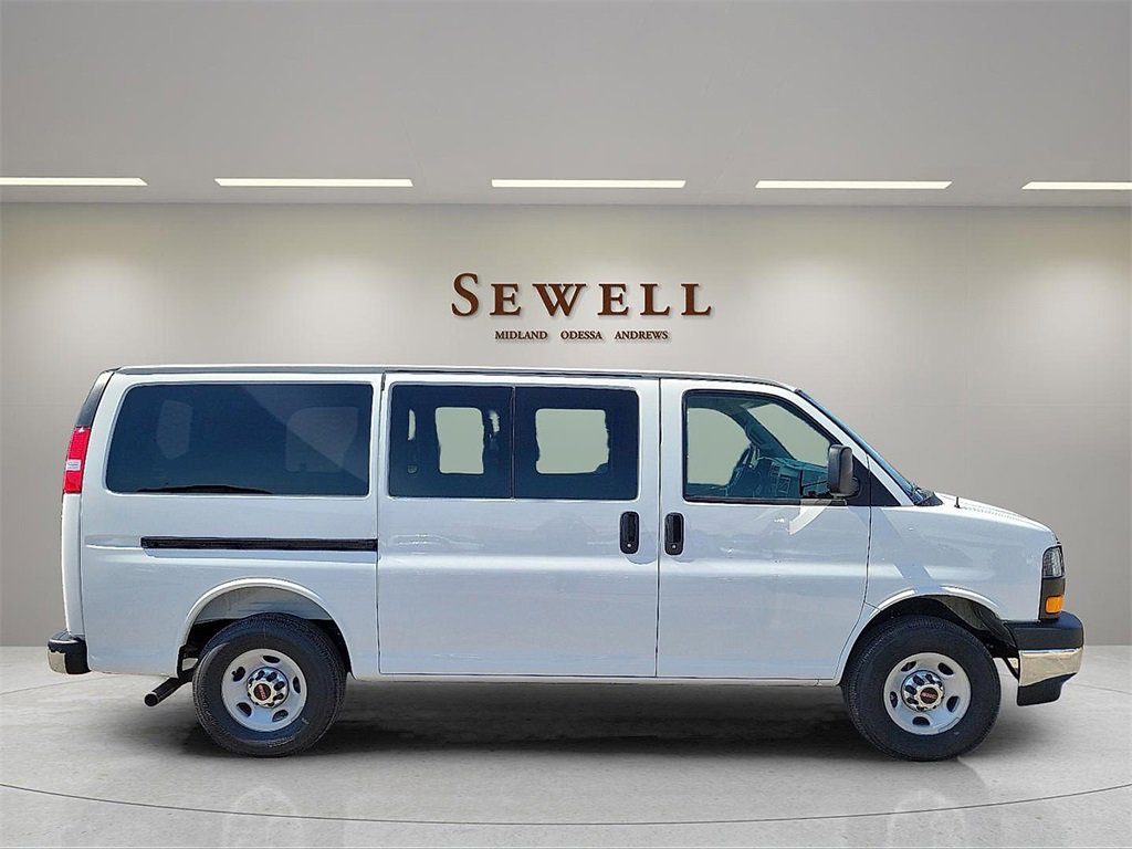 2025 Gmc Savana Passenger 2500 LT photo 4