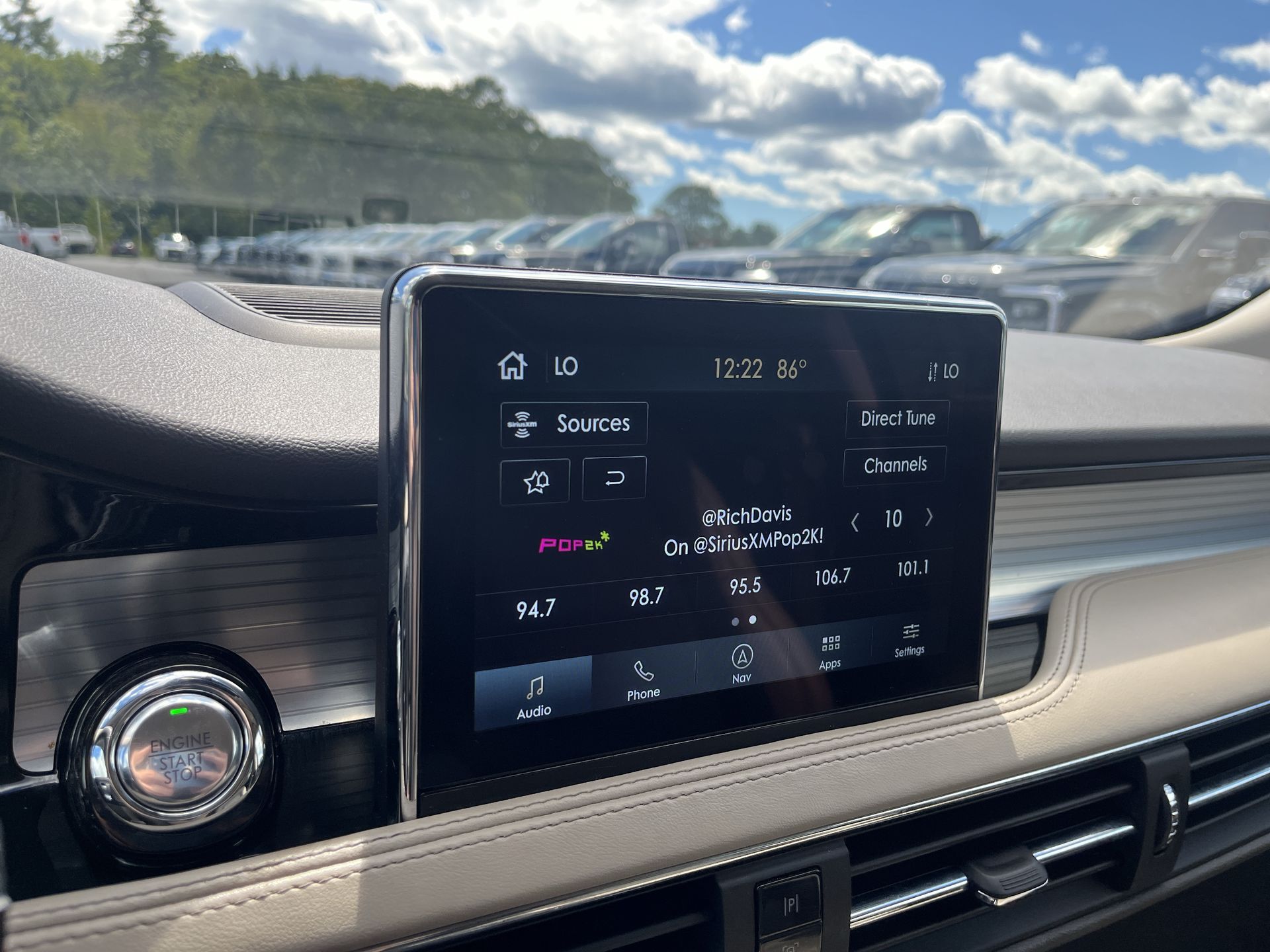2022 Lincoln Corsair Standard photo 9