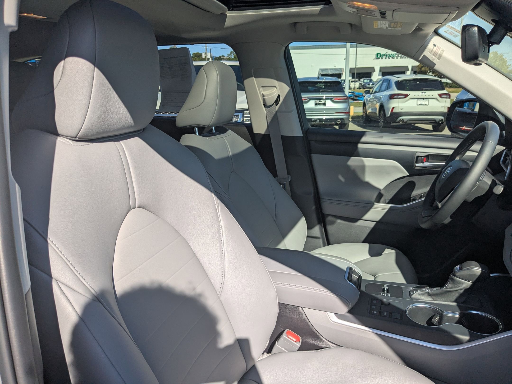 2025 Toyota Highlander XLE photo 30