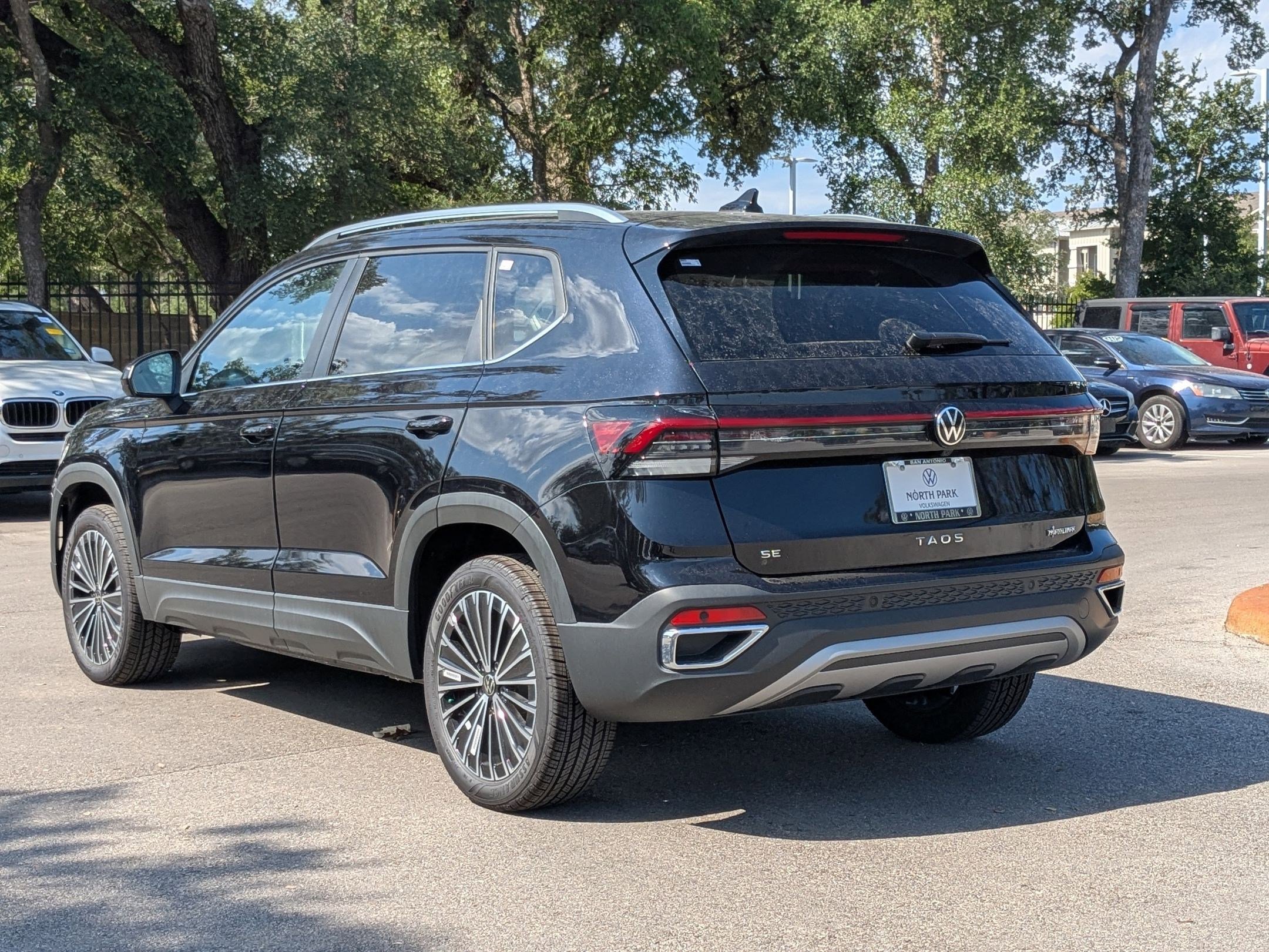 2025 Volkswagen Taos SE photo 3