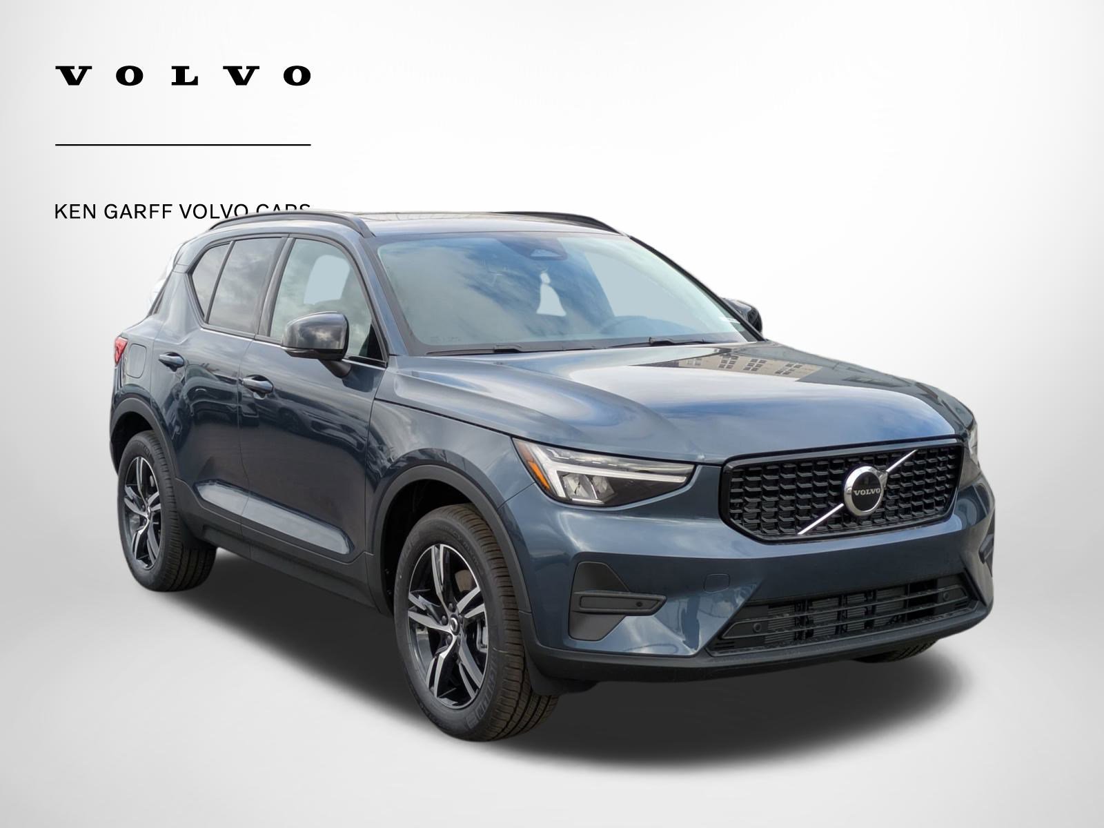 2026 Volvo XC40 Core's photo