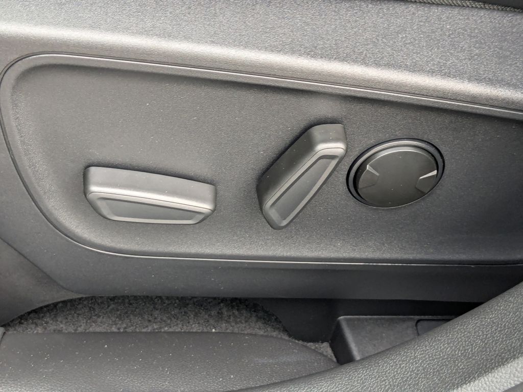 2025 Ford Escape Hybrid ST-Line photo 13