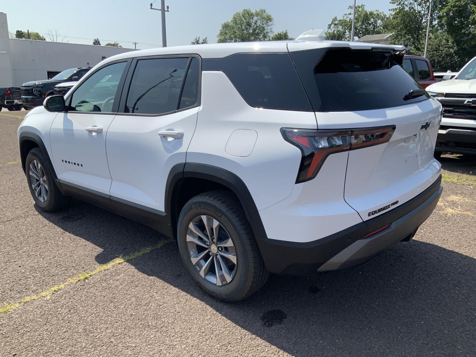 2026 Chevrolet Equinox LT photo 4