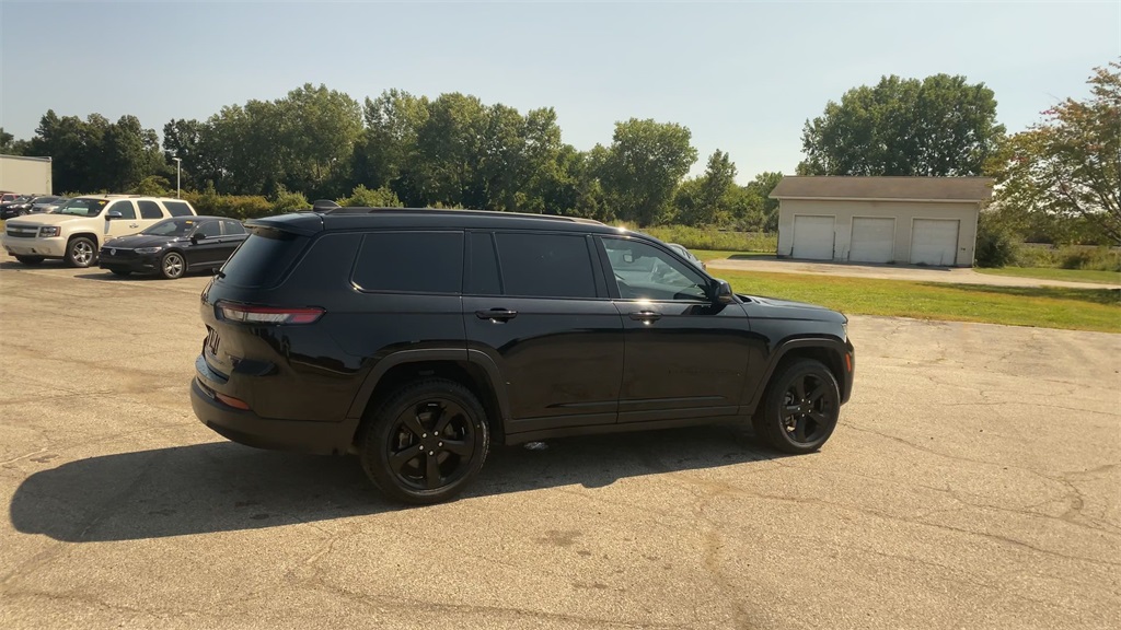 2023 Jeep Grand Cherokee Altitude photo 9
