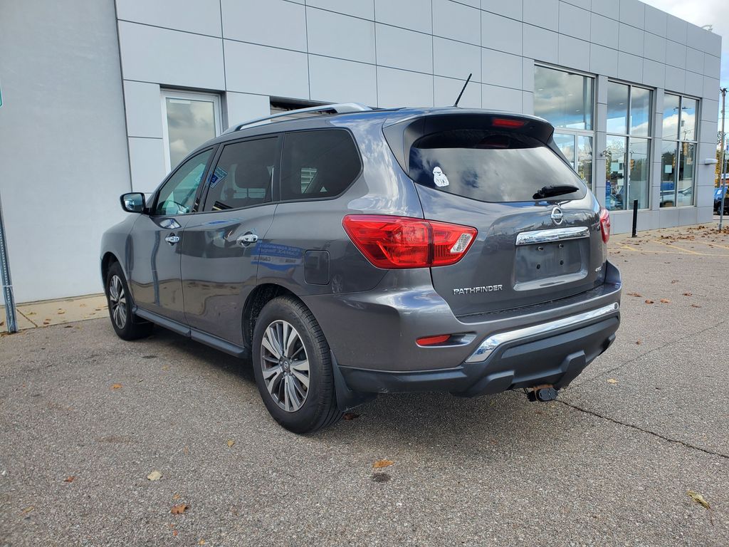 2017 Nissan Pathfinder S photo 3