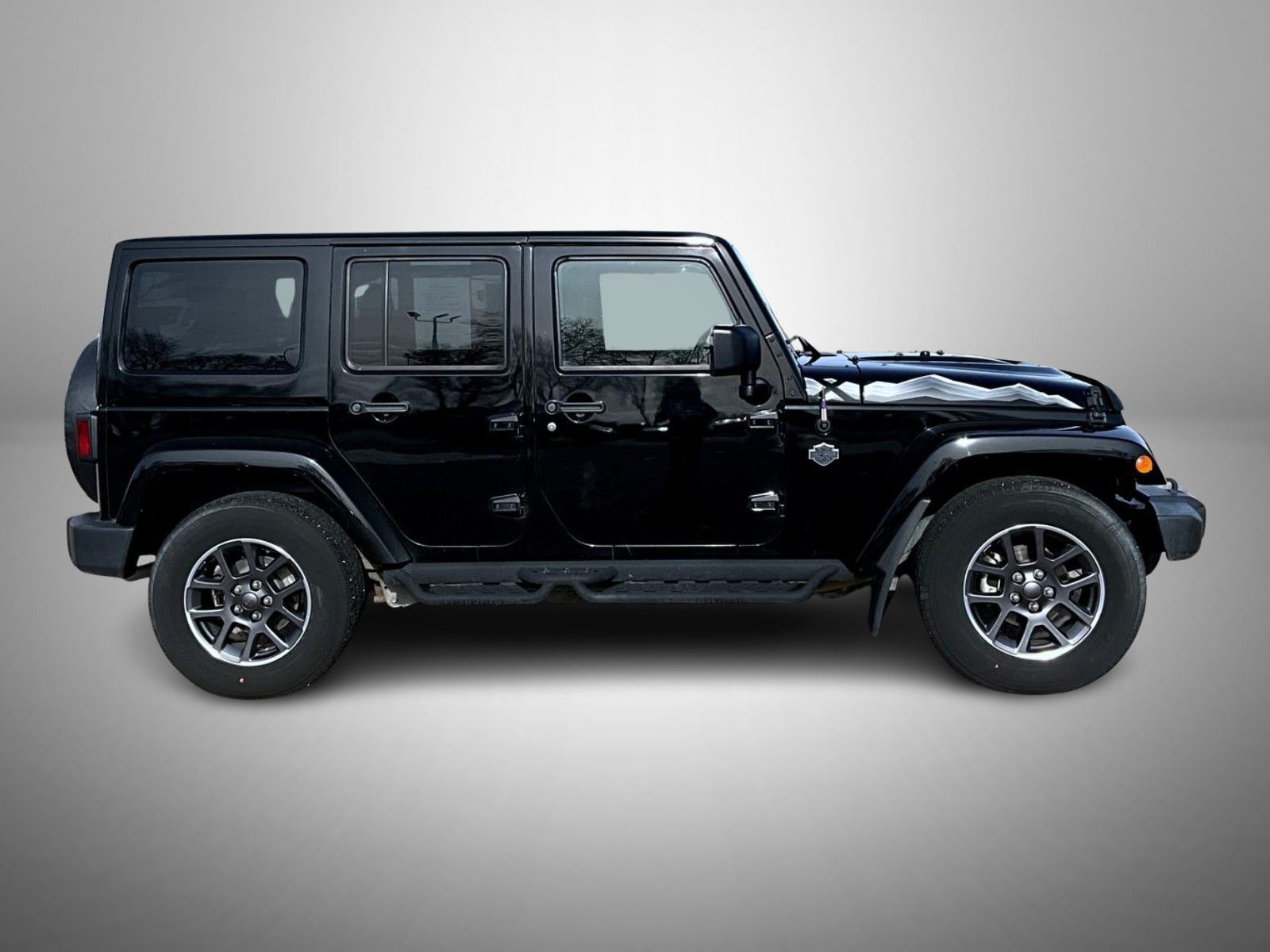 2015 Jeep Wrangler Unlimited Sahara photo 4