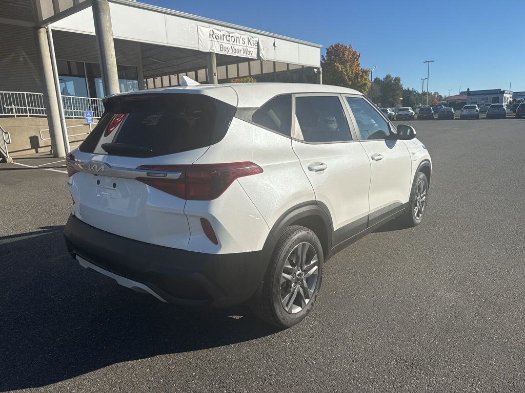 2023 Kia Seltos LX photo 3
