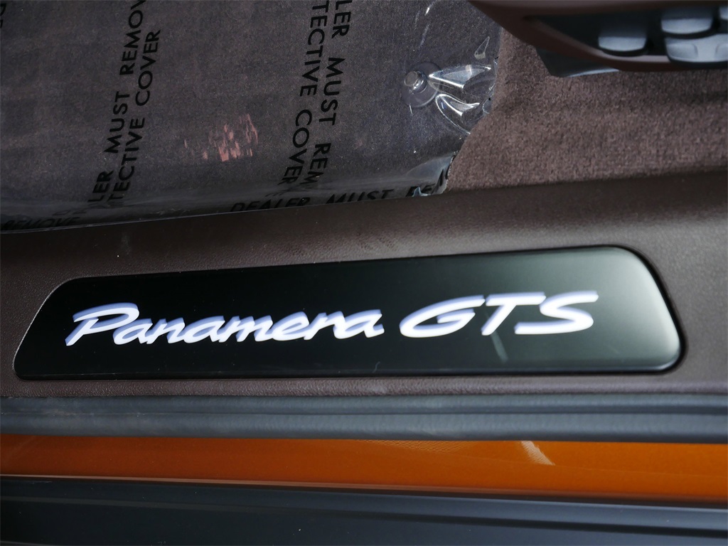 2025 Porsche Panamera GTS photo 13
