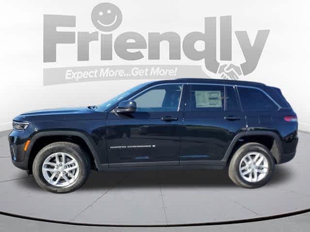 2025 Jeep Grand Cherokee Laredo photo 2
